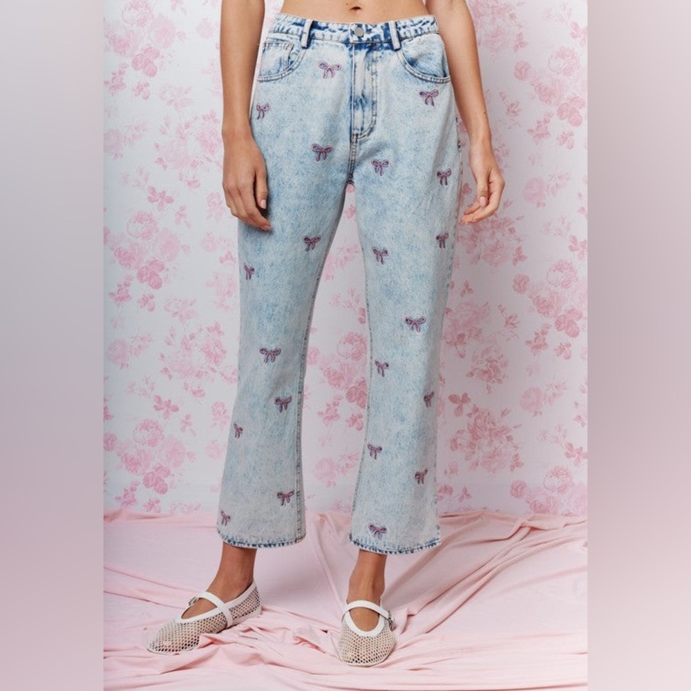 ✨BOUTIQUE BNWT Kayla Embroidered Cropped Denim Jeans 🎀